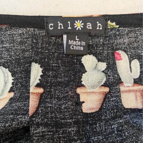 Cactus blouse with unique neckline detail - Picture 3 of 3